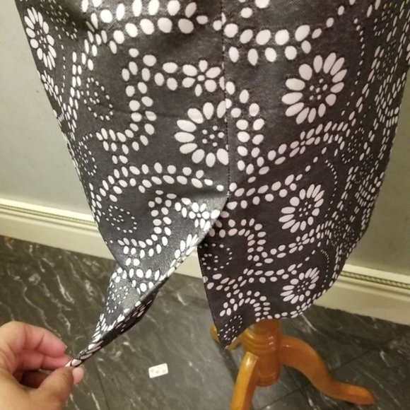 Banana Republic gray skirt and white flowers women's size 0 (G28) - Picture 3 of 7